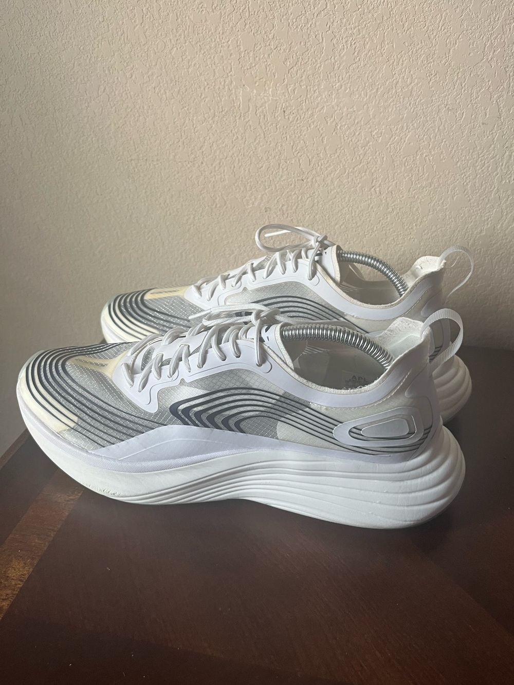 APL streamline mens white running shoes size 11
